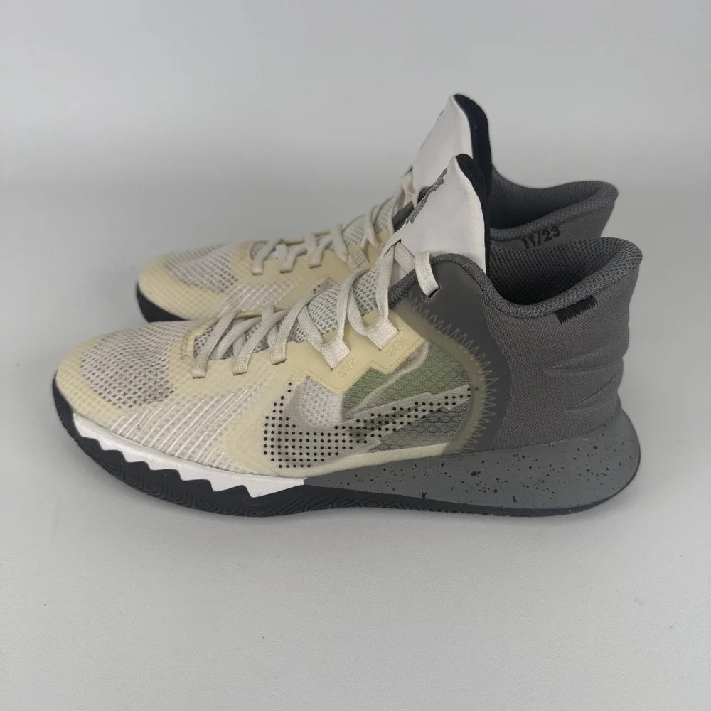 Nike Kyrie Flytrap 5 Boys 4.5Y White Grey Basketball Shoes DD0340-112‎